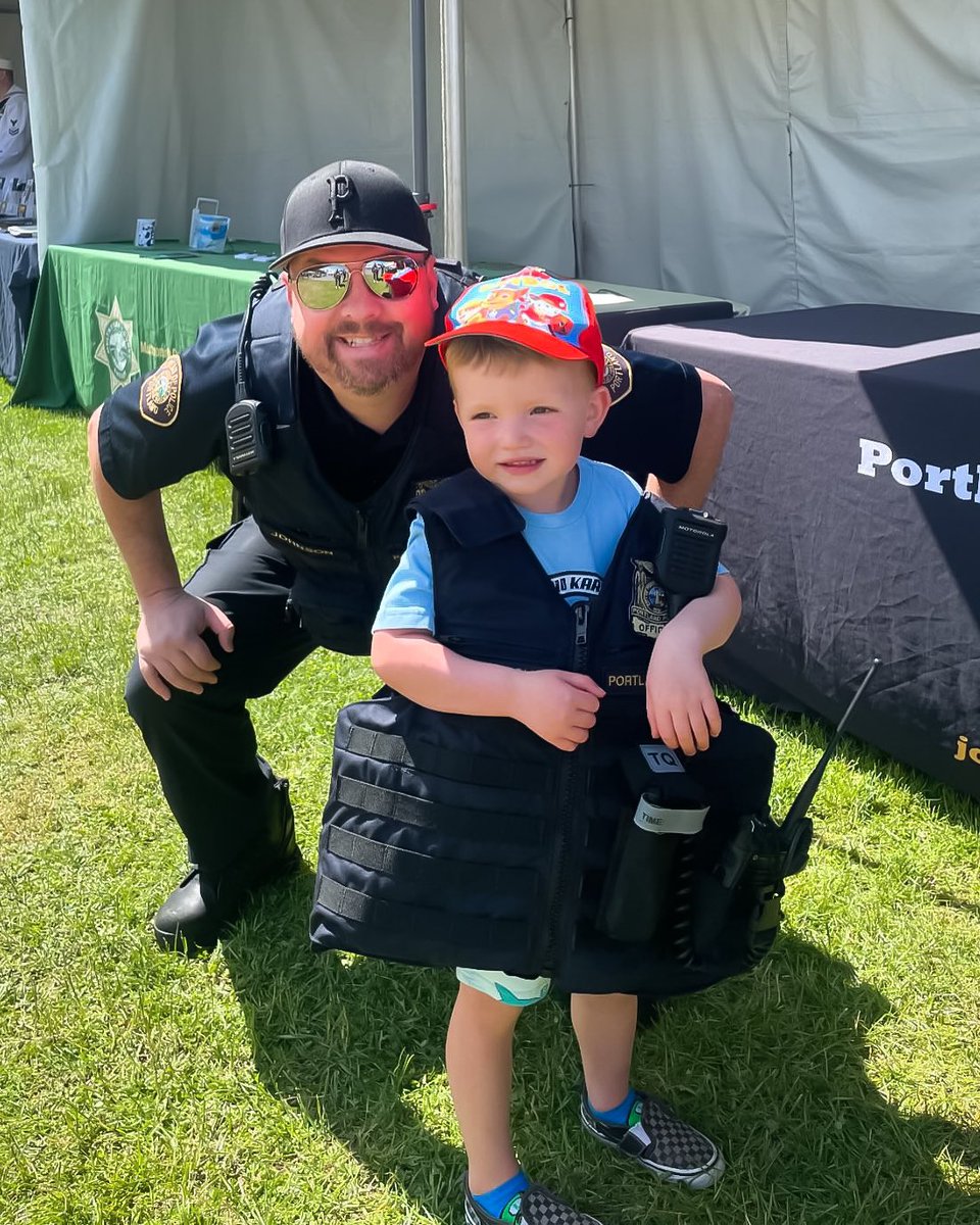 PPBJobs's tweet photo. All ages are interested in what it’s like to put on the gear and work for @PortlandPolice .  If you are, come find us at one of our local recruiting events and try it on or apply today and get paid to wear it!

https://t.co/rSuC6VrYr4 https://t.co/5GCwhP7ycx