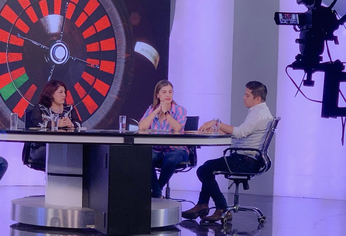 HumbertoZurita_'s tweet photo. Gracias @maurer08 por abrirnos un espacio en #LaBaraja de @notigramdgo, para hablar sobre los aciertos y los retos como Alianza y como @pridgomunicipal. Con compañía de lujo, por cierto! 👏🏻
Con todo! #SíPodemos 👊🏻 https://t.co/eV358XUmsR