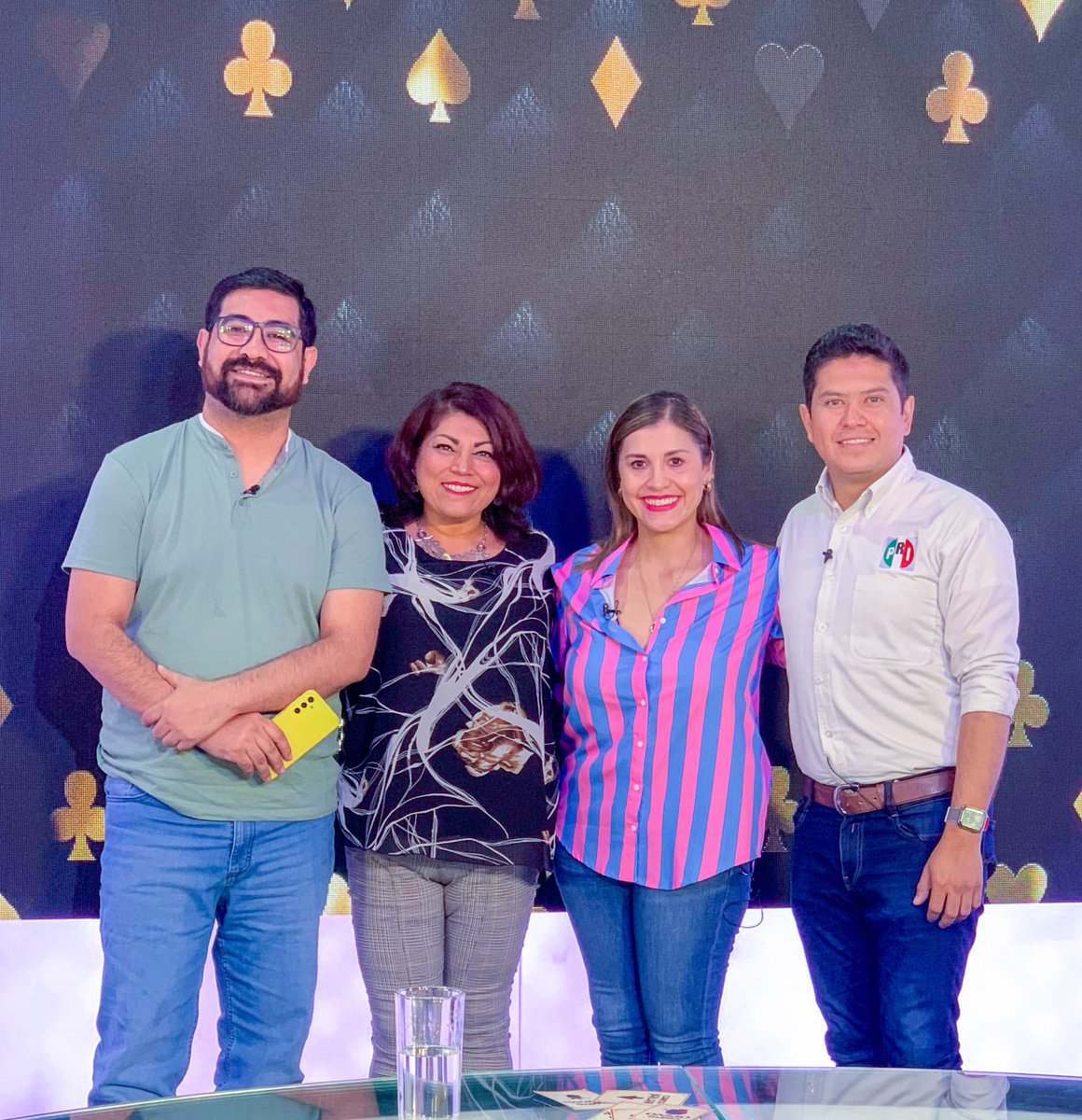 HumbertoZurita_'s tweet photo. Gracias @maurer08 por abrirnos un espacio en #LaBaraja de @notigramdgo, para hablar sobre los aciertos y los retos como Alianza y como @pridgomunicipal. Con compañía de lujo, por cierto! 👏🏻
Con todo! #SíPodemos 👊🏻 https://t.co/eV358XUmsR