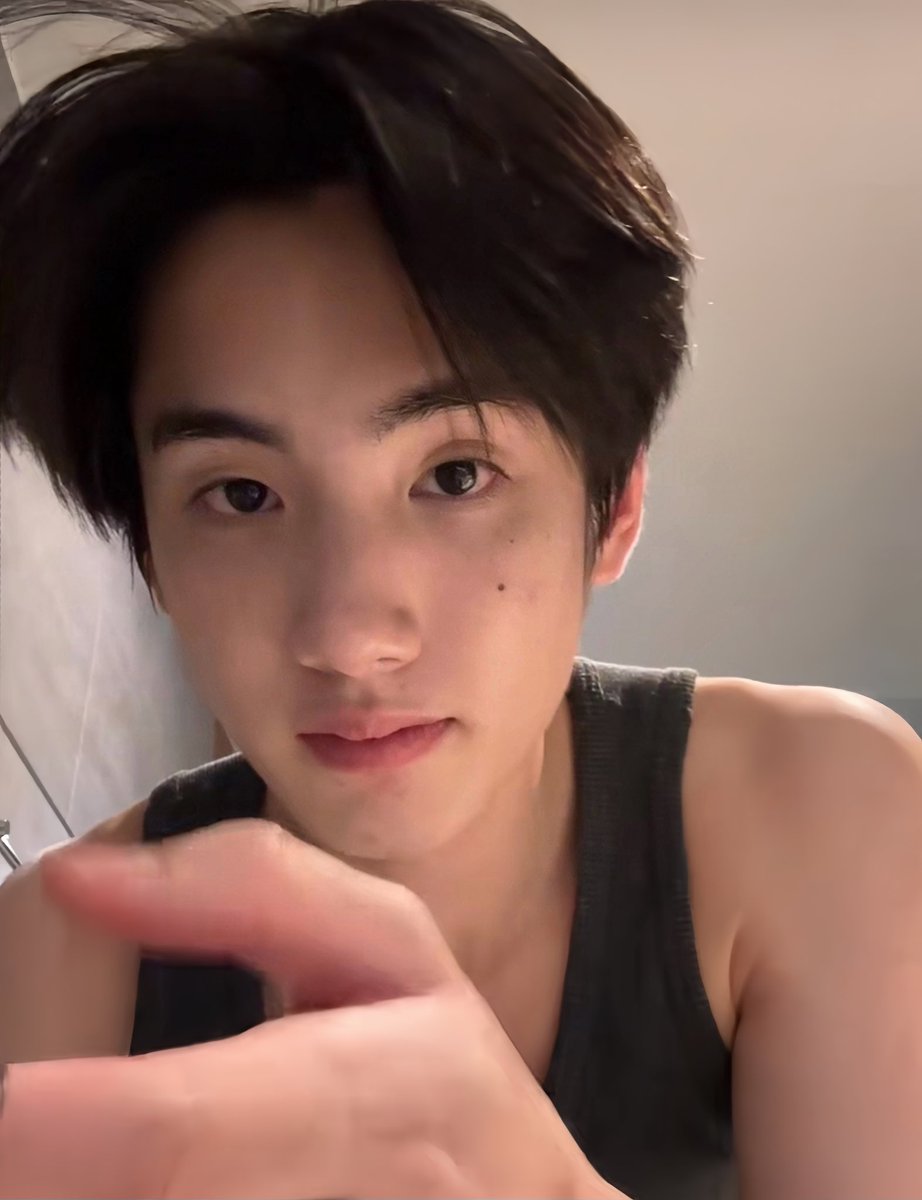 tyfoon ‎ ୨ৎ (@imluvy0uto) on Twitter photo 