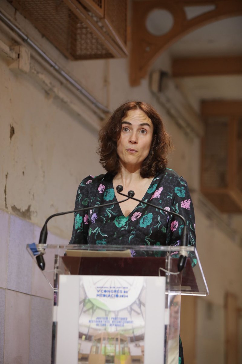 justiciacat's tweet photo. 🗣️ "Hem de transitar d'una justícia excessivament retributiva i punitiva cap a un model més restauratiu i humanista, més democràtic i social".

🎯 Paraules de la consellera @gemmaubasart durant la inauguració del V Congrés de Mediació 2024 organitzat per l'ICAB i GEMME i que acull aquesta setmana el recinte de La Model.

Us convidem a assistir als debats organitzats!