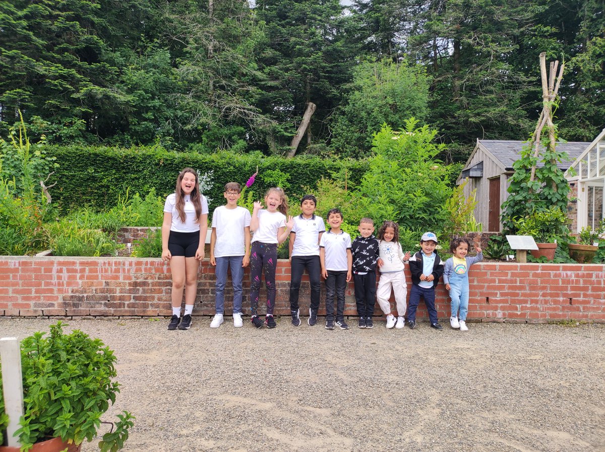 MiniExplorersPD's tweet image. What a wonderful day we've enjoyed 🏰@ThePictonCastle
A special thanks to Kate from the Heritage Centre 😊 a truly hands on experience. We loved exploring the gardens too 💚 @SchsofSanctuary #RefugeeWeek 🧡 #OurHome @HeadPdcs