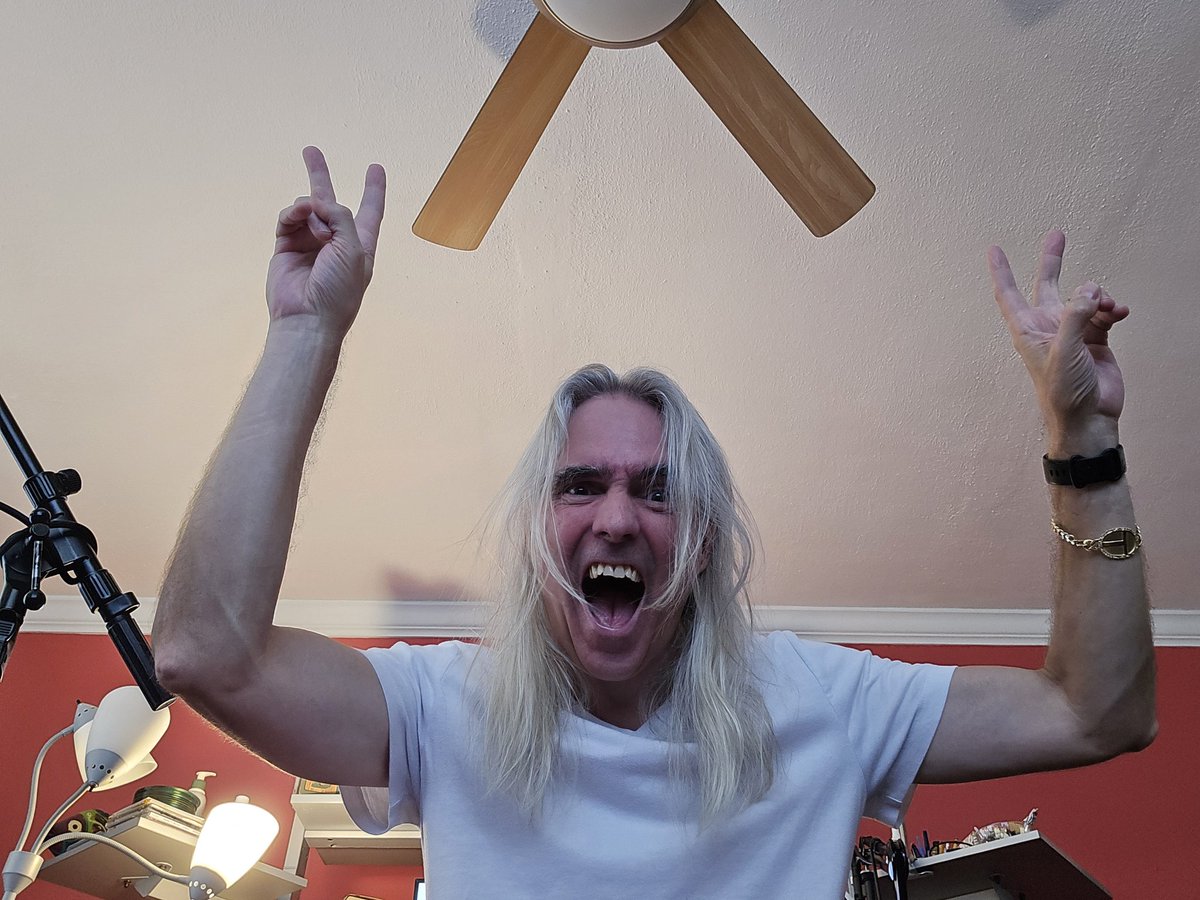 marcbosserman's tweet photo. 1000 subs!! https://t.co/6Hg7Lu7acs
#musician #win #gratitude #liferocks https://t.co/rDO6iJ1UrL