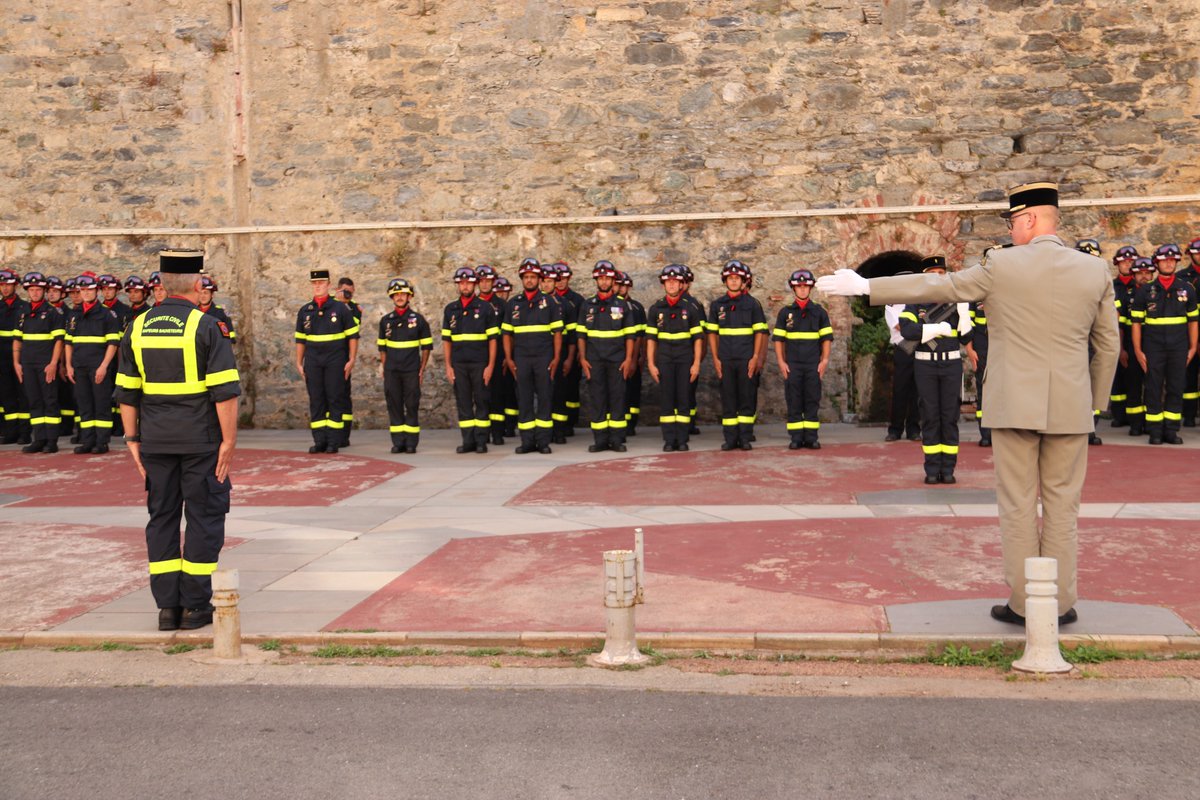 UIISC5CORTE's tweet image. Une page se tourne à l&apos;#UIISC5 marquée par la passation de commandement régimentaire.

En présence du #COMFORMISC, le colonel Gabriel FOISEL a confié les #Vulcain au lieutenant-colonel Stéphane DRENNE, 16° chef de corps de l&apos;UIISC5.@uiisc1 @Uiisc7 @SecCivileFrance @emia_tn