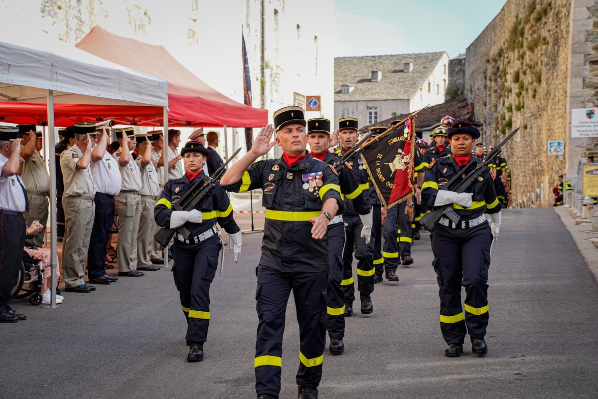 UIISC5CORTE's tweet image. Une page se tourne à l&apos;#UIISC5 marquée par la passation de commandement régimentaire.

En présence du #COMFORMISC, le colonel Gabriel FOISEL a confié les #Vulcain au lieutenant-colonel Stéphane DRENNE, 16° chef de corps de l&apos;UIISC5.@uiisc1 @Uiisc7 @SecCivileFrance @emia_tn