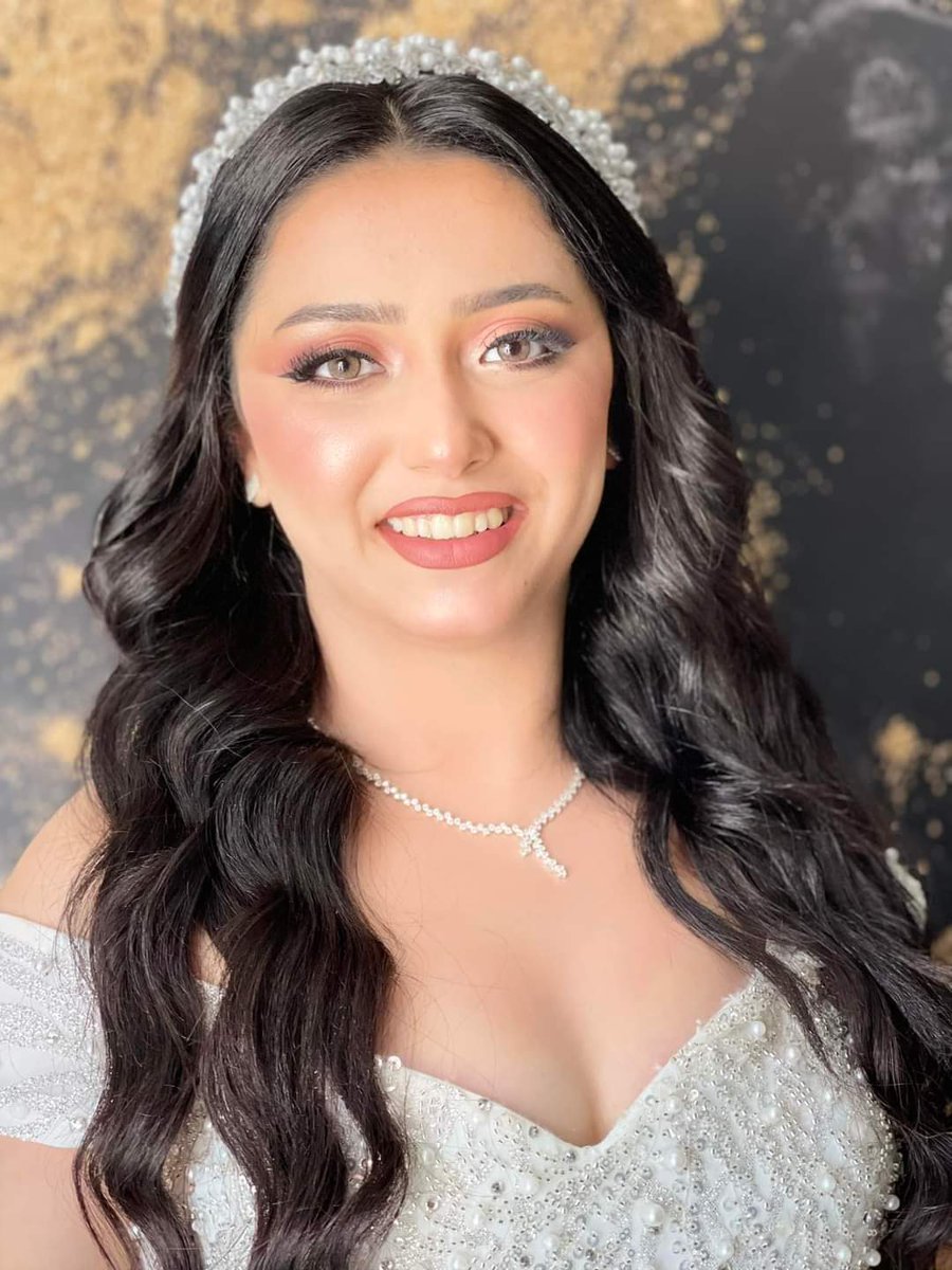 نانسي من القاهر وكان فرحها هتتجوز ف بني مزار
وقدام باب الكنيسه اغمي عليها قبل ما تكلل وماتت
هبوط حاد في الدوره الدمويه 
لتكن مشيئتك يارب ..ليك حكمة في كدا 
يا وجع القلب بجد وحزن اهلك  دخلت بالفستان وخرجت في الكفن تجربة قاسية اوى