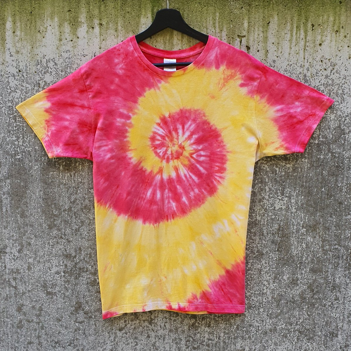 dingelientje's tweet photo. Let's go camping ⛺️
Yellow &amp; red tie dye camping t-shirt in unisex size L available on etsy

https://t.co/eKHVquFblP
.
.
.
.
.
.
.

#etsy #etsyseller #etsyhandmade #etsyfinds #tiedye #tiedyefashion #tiedyelove #tiedyeshirt #tiedyeclothing #camping #webshop #camping #campvibes https://t.co/tKAaGnvsrf