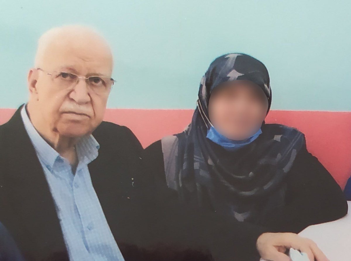 ARTIK YÜRÜYEMİYOR

3 yıldır Menemen R Tipi Cezaevinde kalan emekli imam Halil Karakoç, bugünkü bayram görüşüne tekerlekli sandalyeyle getirildi. 

Durumu iyi değil. Bitkin, solgun, çökmüş, sararmış ve zayıflamış durumda. 

84 yaşındaki hasta adamı canlı canlı mezara koydular.