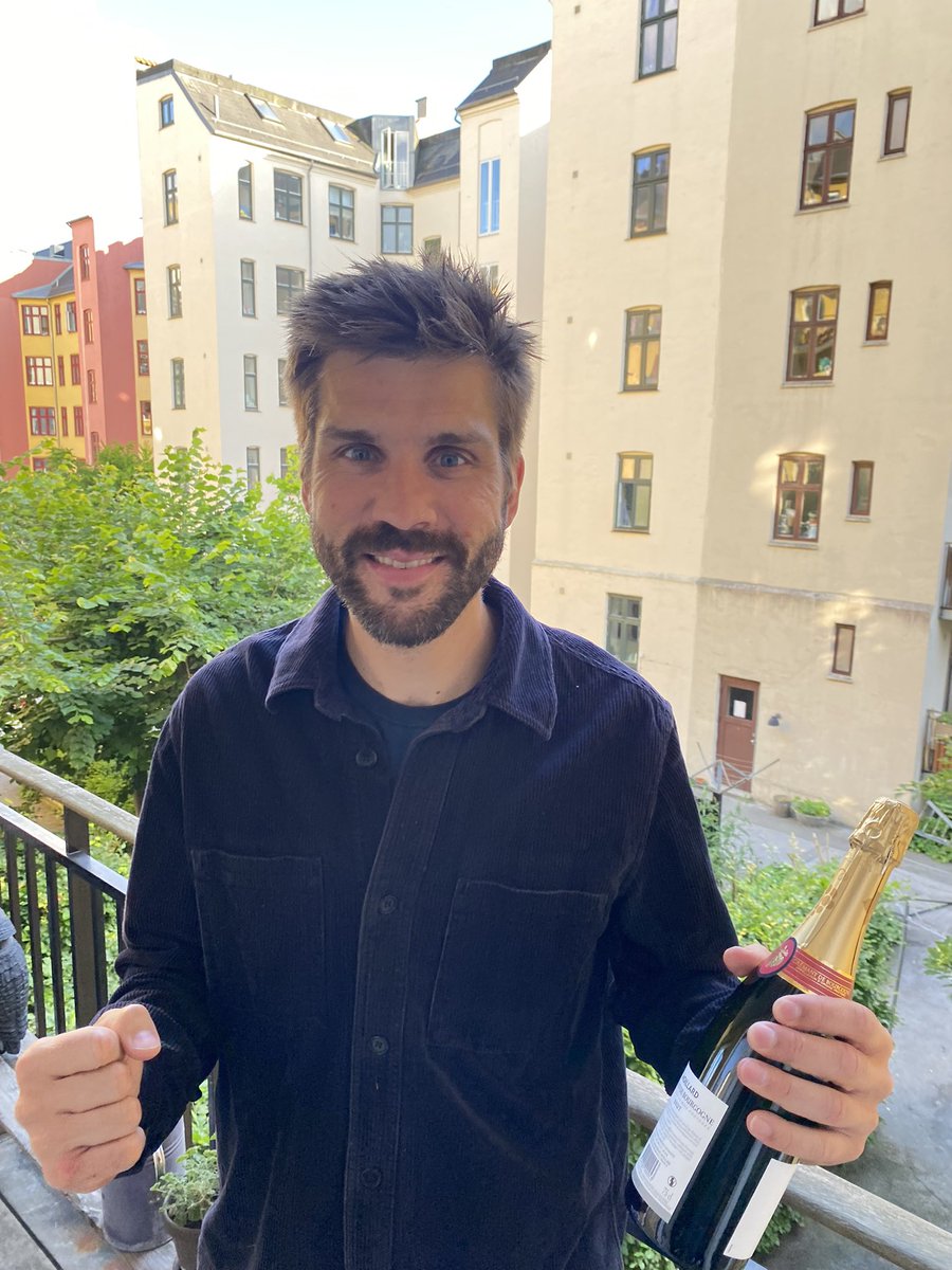 Historisk sejr for erhvervsdemokratiet💪🎉 Ny aftale mellem SVM-regeringen og <a href="/DanskDf1995/">Dansk Folkeparti</a> vil bane vejen for hundredvis af nye demokratiske virksomheder. Det vil sikre DK- arbejdspladser, produktivitet og vækst i landsdistrikterne. Tak til <a href="/mfMorten/">Morten Bødskov</a> og <a href="/KofodPeter/">Peter Kofod</a>🙏 #dkpol