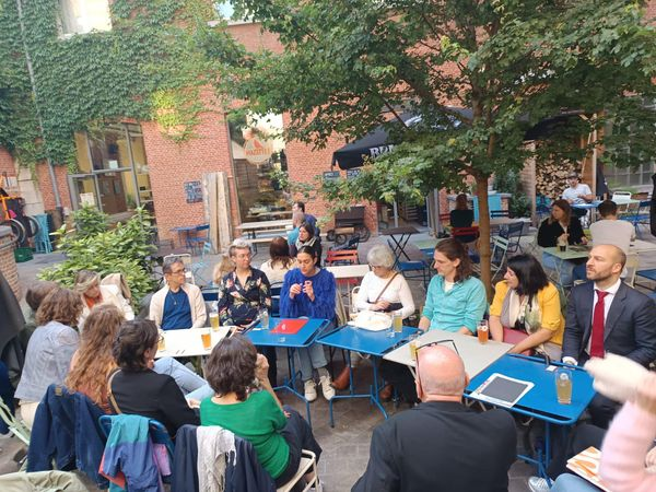 fnadac's tweet photo. 🎆Ce soir apéro –culturel– avec des partenaires du projet de l’eductour :
🥛@Adrien_Licha alda
🥛@AntoValmorbida alda
🥛Thibault Gallant Culture & Démocratie
🥛@liesbethvanders ASTRAC
🥛@M_BravoCharlie Les Volumineuses
🥳
⛵️#SVEC⛵️ FNADAC @Le_LABA https://t.co/c817z8J9Zh