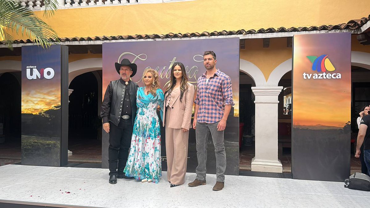 PRODU's tweet photo. #PRODUpresente #CautivaPorAmor es protagonizada por @LitzyOficial, Daniela Castro, @HazaPlutarco, @RossanaNajeraF, @erickchapa y @OsvaldoDeLeOnOf. 

Muy pronto en @Azteca. 📺

Más detalles en https://t.co/B0GpwgEnDm. 📲 https://t.co/mQ4uArTycP