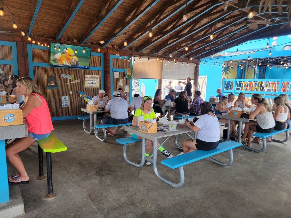 erinkoper's tweet photo. Loving the North Star bar and grill on the noblestown exit ! This has been one of my favorite summer bars for years! Celebrations is just right up the street too!
On my way to New Kids on the Block Concert at Star Lake!
#nktob #neon #80s #baby https://t.co/haGCY6nzRW