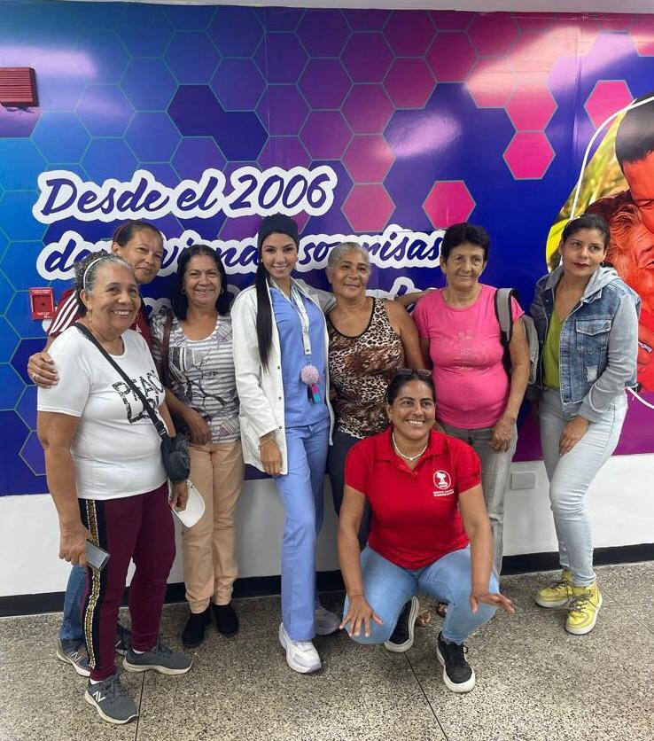 Magaly Gutiérrez Viña (@magagutierrezv) on Twitter photo #19Jun | Hermosas sonrisas que nos regalan nuestros abuelos y abuelas del <a href="/salainass/">INASS</a> en #CatiaLaMar quienes recibieron las prótesis dentales que les envió nuestro Pdte <a href="/NicolasMaduro/">Nicolás Maduro</a> a través de la Misión Sonrisa!
#ElTipoEsNico <a href="/ConCiliaFlores/">Cilia Flores</a> <a href="/Maga_Vina/">Magally Viña</a> #19Jun | Hermosas sonrisas que nos regalan nuestros abuelos y abuelas del <a href="/salainass/">INASS</a> en #CatiaLaMar quienes recibieron las prótesis dentales que les envió nuestro Pdte <a href="/NicolasMaduro/">Nicolás Maduro</a> a través de la Misión Sonrisa!
#ElTipoEsNico <a href="/ConCiliaFlores/">Cilia Flores</a> <a href="/Maga_Vina/">Magally Viña</a>