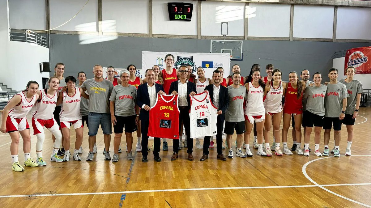 BaloncestoESP's tweet photo. La #U17F 🇪🇸 se puso en MARCHA ayer con el #FIBAU17 🇲🇽 como objetivo ‼️

Hola La Palma 👋

#SomosEquipo https://t.co/tRMuf5t6Ic