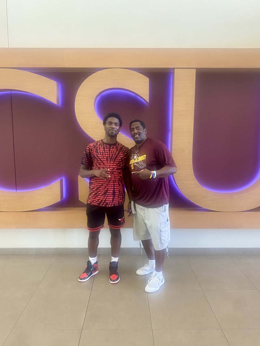 Mason_king35's tweet photo. CSU just felt like home…I’m very excited to be attending the school and doing sports at the next level with the amazing coach @ElliottLightfo3 and @CoachTolen27 looking forward to the next 4 years here🫶🫡 @QueenZionCNM https://t.co/Df3BaWQQHB