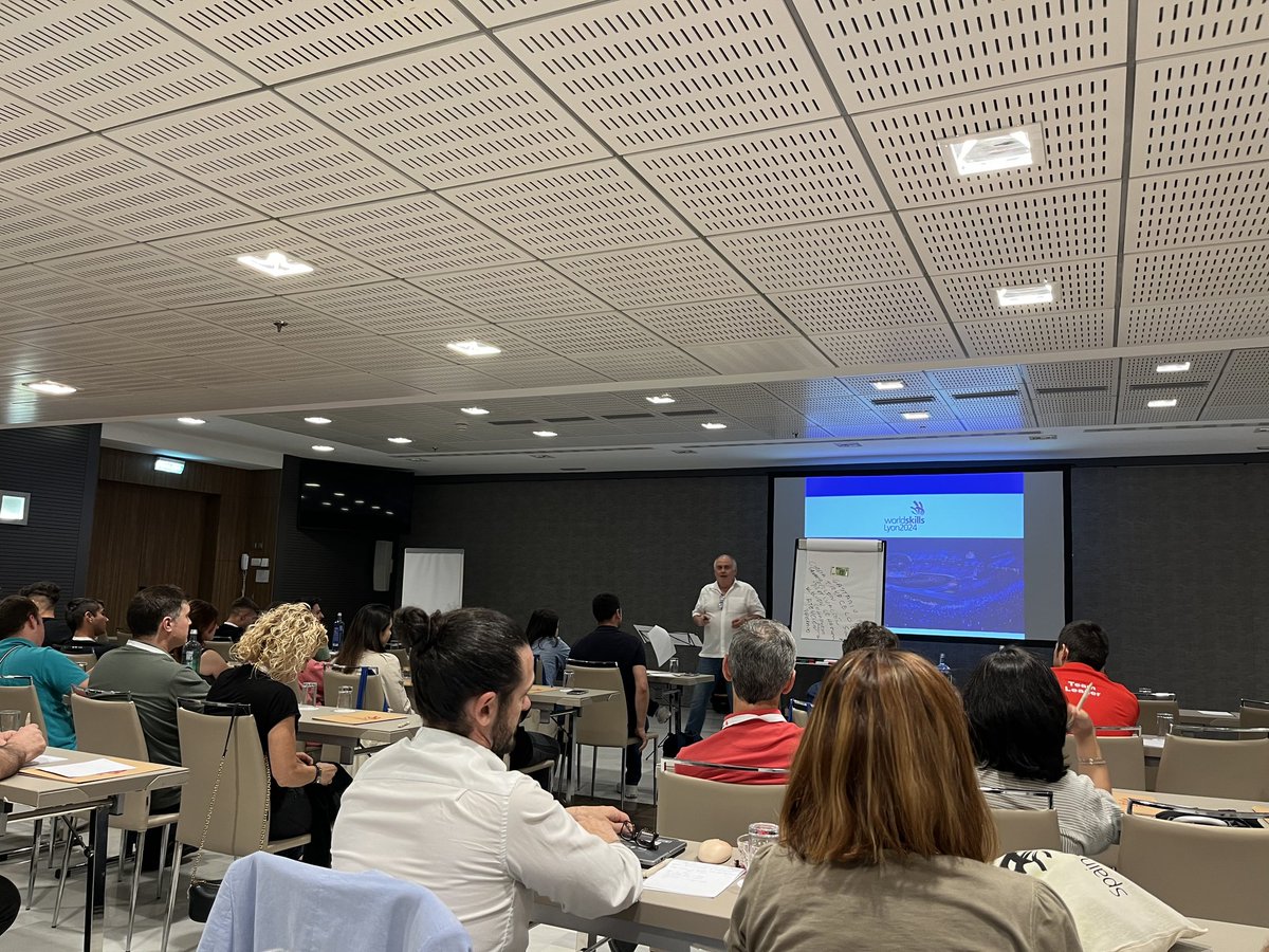 🇪🇸 <a href="/educaciongob/">Ministerio de Educación, FP y Deportes</a> con nuestra selección #FP #Worldskills2024

🥇🥈🥉Celebrando en Madrid varias sesiones de trabajo del equipo que representará a España en las Olimpiadas de la #FormaciónProfesional

💪Competidores y expertos listos para darlo todo en Lyon!! <a href="/worldskills2024/">WorldSkills Lyon 2024</a>