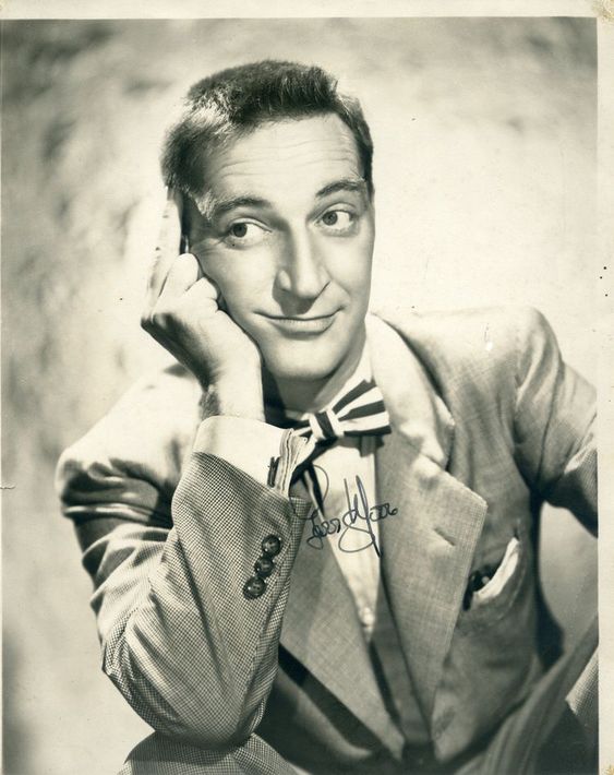 CelebMuseums's tweet photo. Forgotten funnyman & Game Show host, Garry Moore. Both he and Carol Burnett won Emmys for the 1961-1962 season of his popular variety show. @carolburnettt @CarolBurnettSNL #CarolBurnett #GarryMoore #GameShows @GameShowsToGo @gameshowsc101 https://t.co/81BCW8J81h