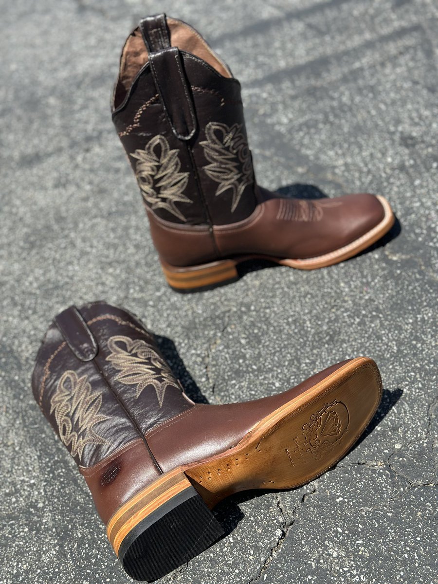 rodeodurango's tweet photo. You miss 100% of the shots you don’t take 🎯
🔍Shop: Dark Brown Square Toe Rodeo Boot
Shop the online website today!
compra en https://t.co/TVqdMqICtl #botasrodeo #artesaniasmexicanas #westernwear #handmade https://t.co/D4GEq86LoL