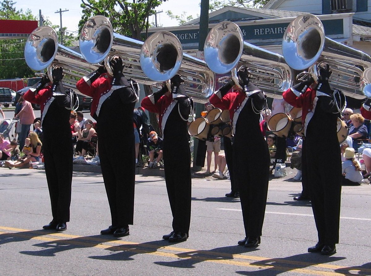 MathewOnTheHorn's tweet photo. @RegulationPod the best bazooka instrument is the contra (marching Tuba) https://t.co/cfBh8NLaS3