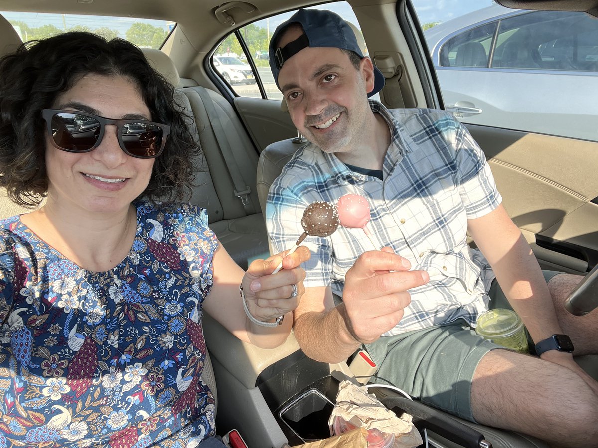 jl_greenberg's tweet image. 19 years married + 9 years dating = 28 years together. So glad we snuck away for a quick cake pop toast 🎊🎉❤️
#anniversary