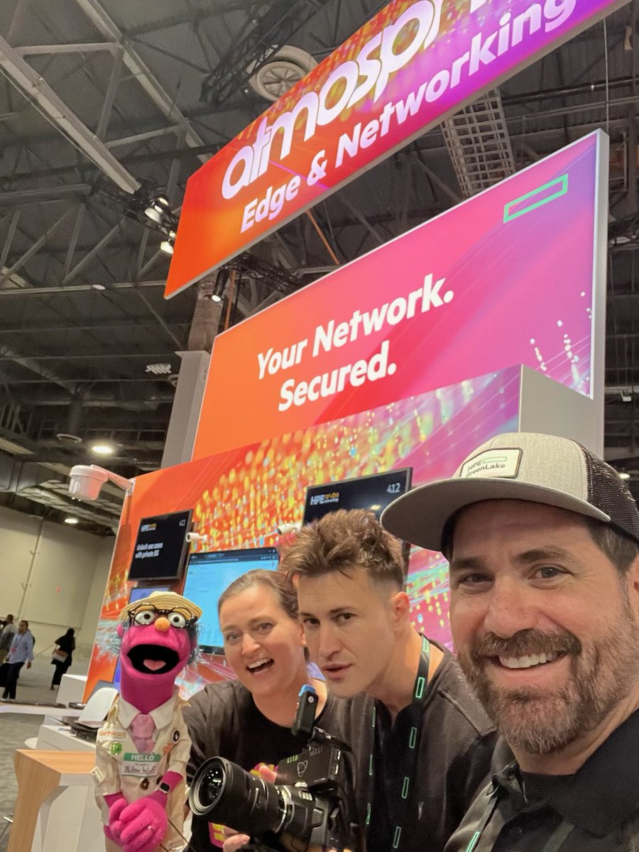 OH MY GOSH did we all have fun on the show floor at #arubaatmosphere #HPEDiscover <a href="/ArubaDanTheMan/">Dan The Man</a> <a href="/jenniferlucille/">Jennifer Huber</a> &amp; our amazing cinematographer Spencer ❤️