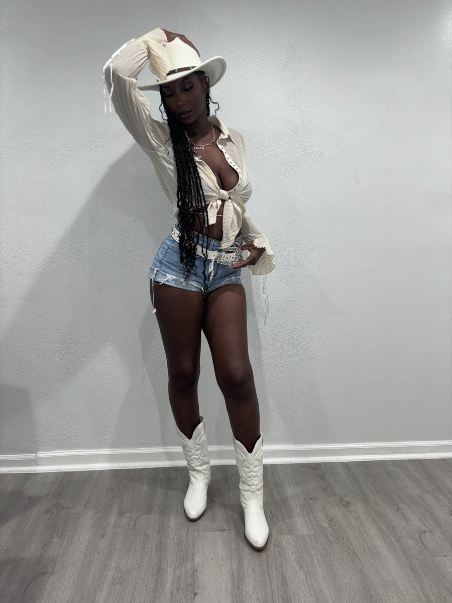 smozele's tweet photo. #hotgirlsummertour Houston Day 1 ❤️‍🔥 #megan https://t.co/p689Kg4XOc