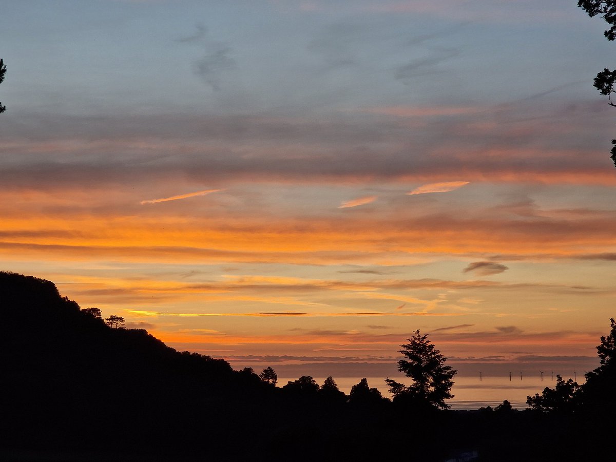 CraigHughes123's tweet photo. This evenings #sunset in @AbergeIe #NorthWales https://t.co/vYCvrgTdF5