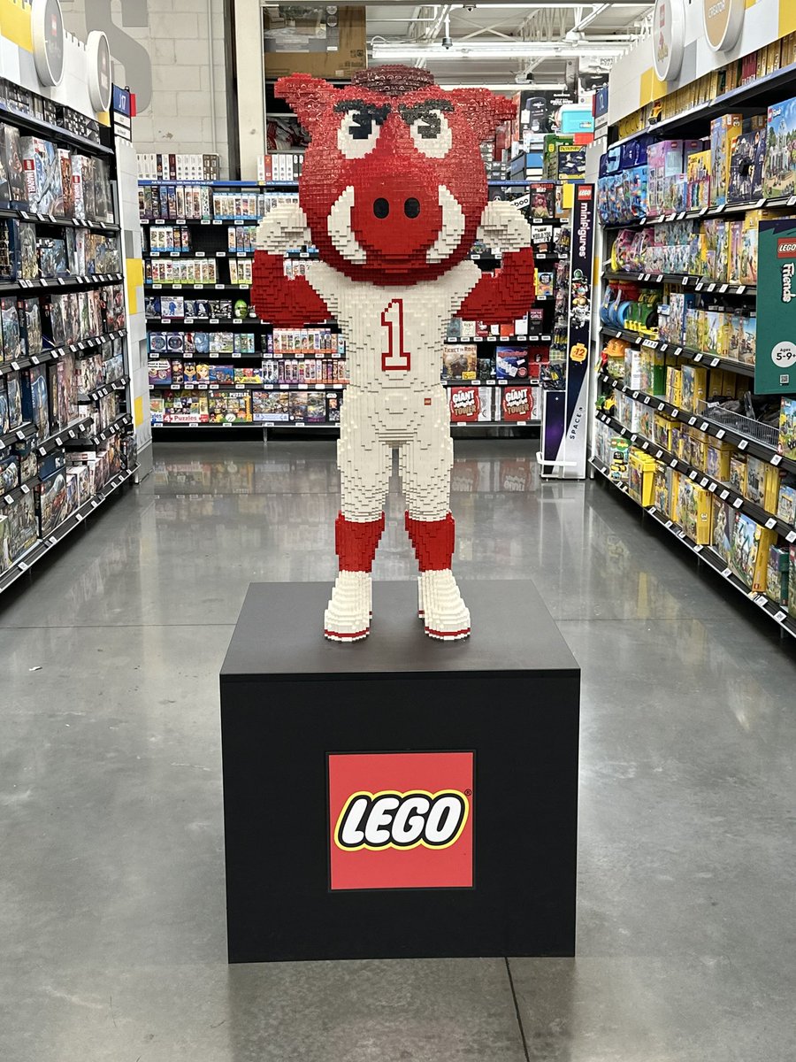 RespectDaGoat's tweet image. Woo Pig Lego 🐗