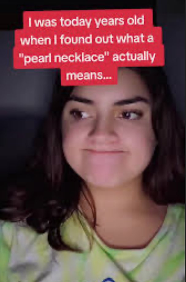 foxyfeline99's tweet image. and I quote: “drop the skin routine JT” -@joleenlunzer 
The Drop: the pearl necklace is the routine 💦🍆  giggity giggity 

I’m FN DEAD 💀 cannot stop laughing drinking my coffee this morning!  

Girl #AllOffenseNoOffense you are a total Nerd Bomber! 

#comedyvideos