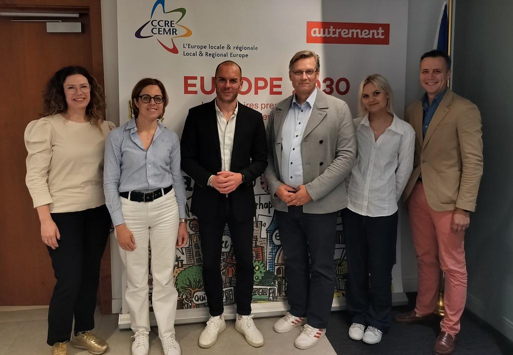 A full three-day trip to Brussels ended up via excellent meeting with secretary general @Fabrizio_Rossi_ and director of policy and impact Federica Bordelot. Vivid and ongoing discussions with <a href="/CCRECEMR/">Council of European Municipalities and Regions</a> are vital to our <a href="/KLBryssel/">Kuntaliitto Bryssel</a> office in order to promote also our own goals.