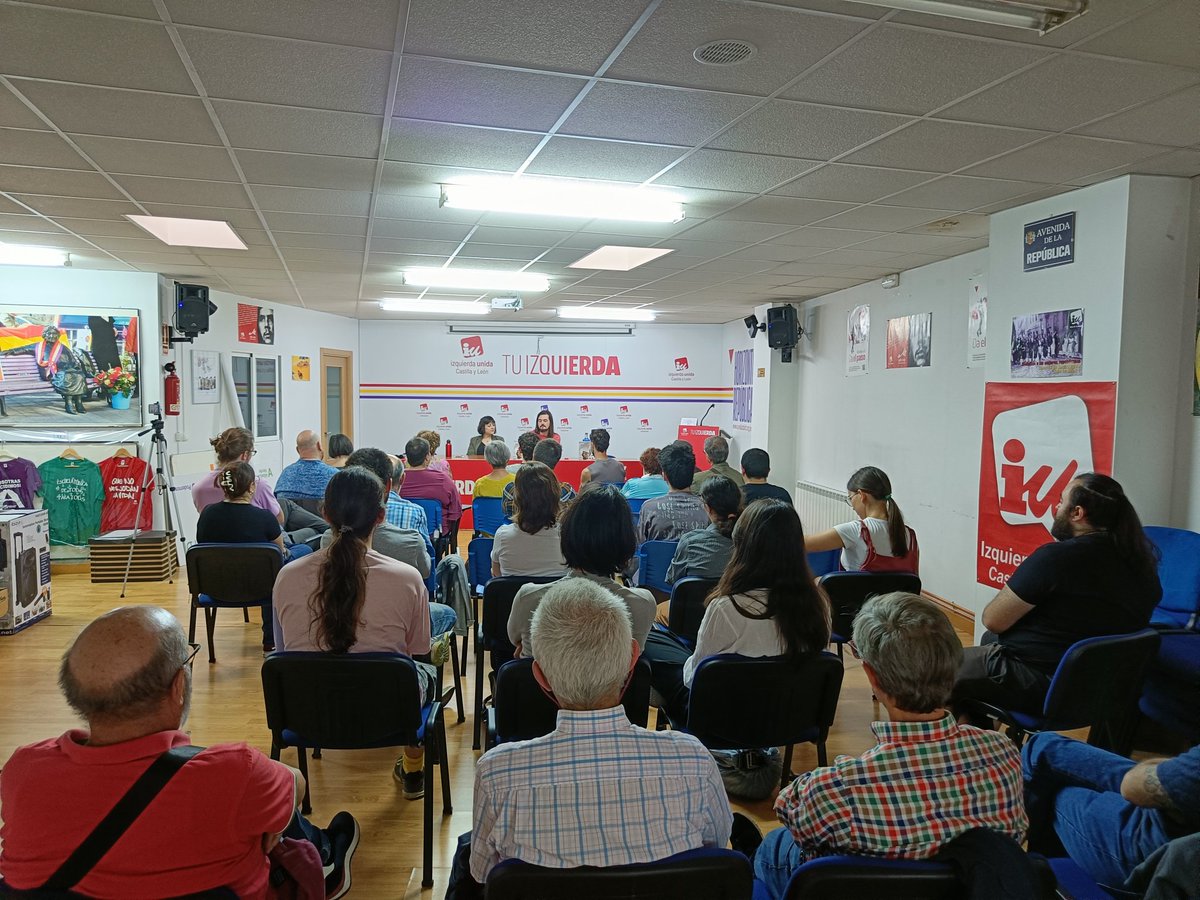davigon2's tweet photo. Hoy en la presentación del libro "Sodomitas, vagas y maleantes" con @PutoMikel,  organizada por @ALEASCyL con un llenazo absoluto en la sede de @iuvall

#LGBTQI #aleas #iu #pce #orgullo https://t.co/NgkbcXRKOX