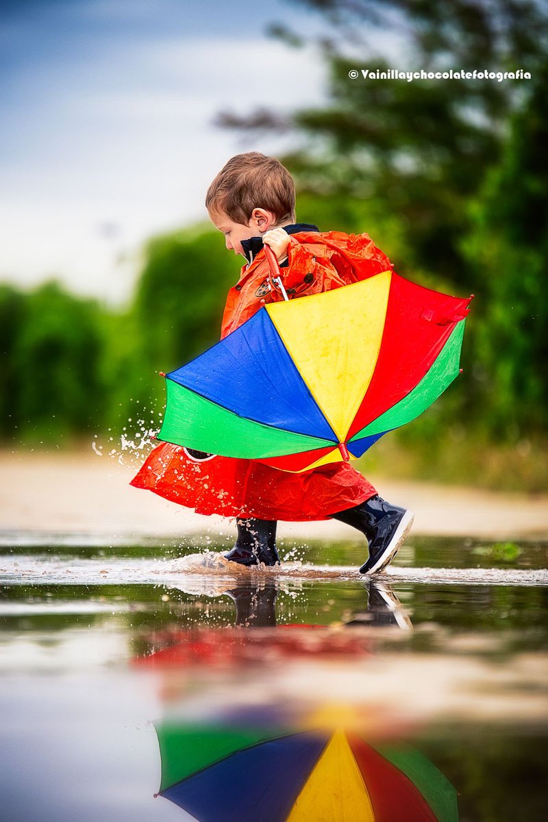 ellaesletras's tweet photo. ⭐️🌈Para un día gris, paraguas de colores. https://t.co/eN6YSLtv4W