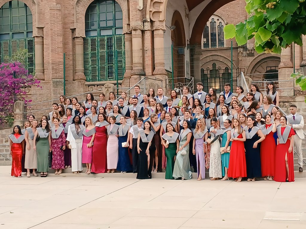 🎓Avui és un dia molt especial pels alumnes de 4rt de l'Escola Universitària d'Infermeria Sant Pau. Ha arribat el moment de dir-vos fins aviat, perquè no finaliza una etapa sinó que comença. L'equip de EUI us desitja els millors encerts en aquesta professió tan extraordinària. ❤️