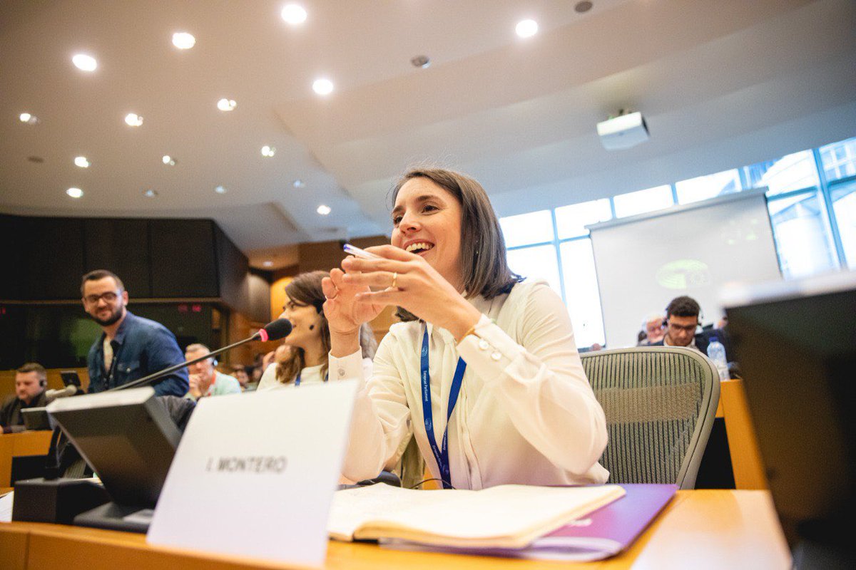 Segunda reunión de <a href="/Left_EU/">The Left in the European Parliament</a> en la que hablamos y acordamos sobre la importancia de construir una Europa de paz y derechos, que actúe contra el genocidio en Palestina y que haga frente a la gran coalición del consenso bélico. 

Con <a href="/IreneMontero/">Irene Montero</a> y el resto de compañeras/os ✊🏽