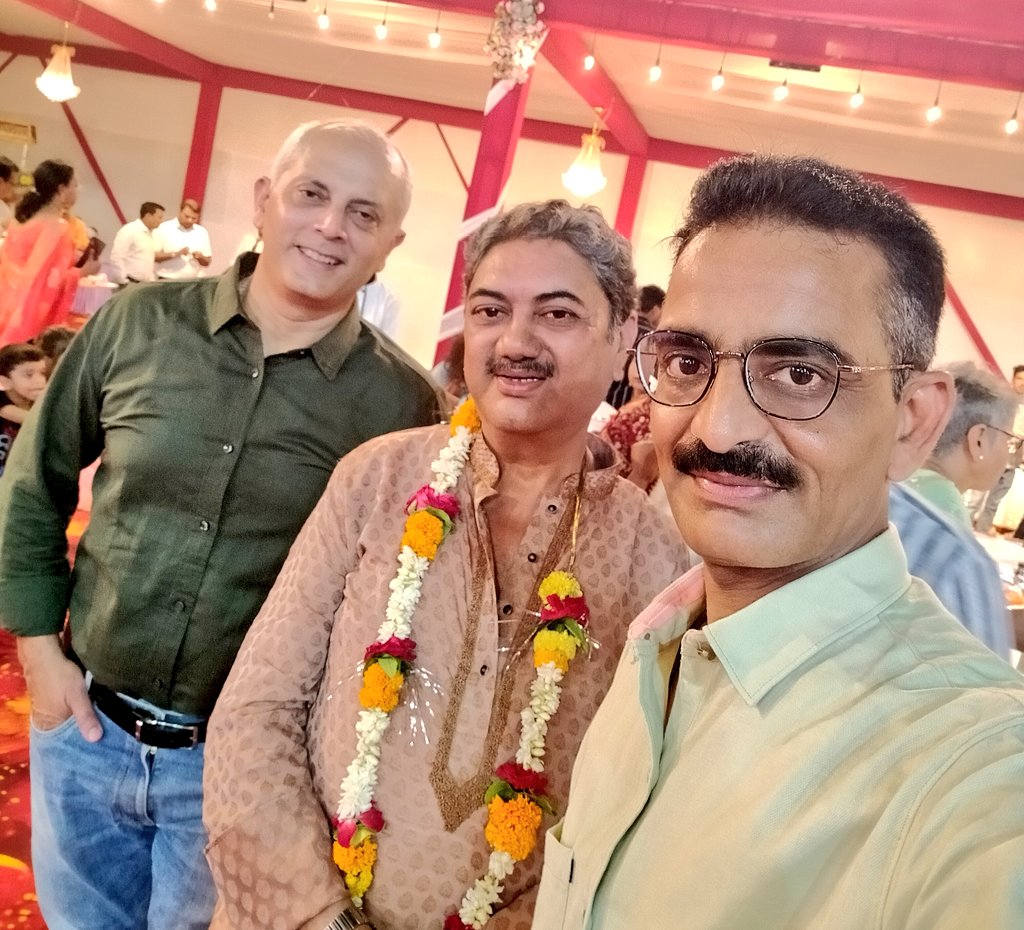 birambhu's tweet photo. .@DEVASHISGANGULI दादा के सुपुत्र आदित्य के शुभ-विवाह के अवसर पर दादा के पूरे परिवार को बधाई व मंगलकामनायें..💐���� https://t.co/No1occHzQF