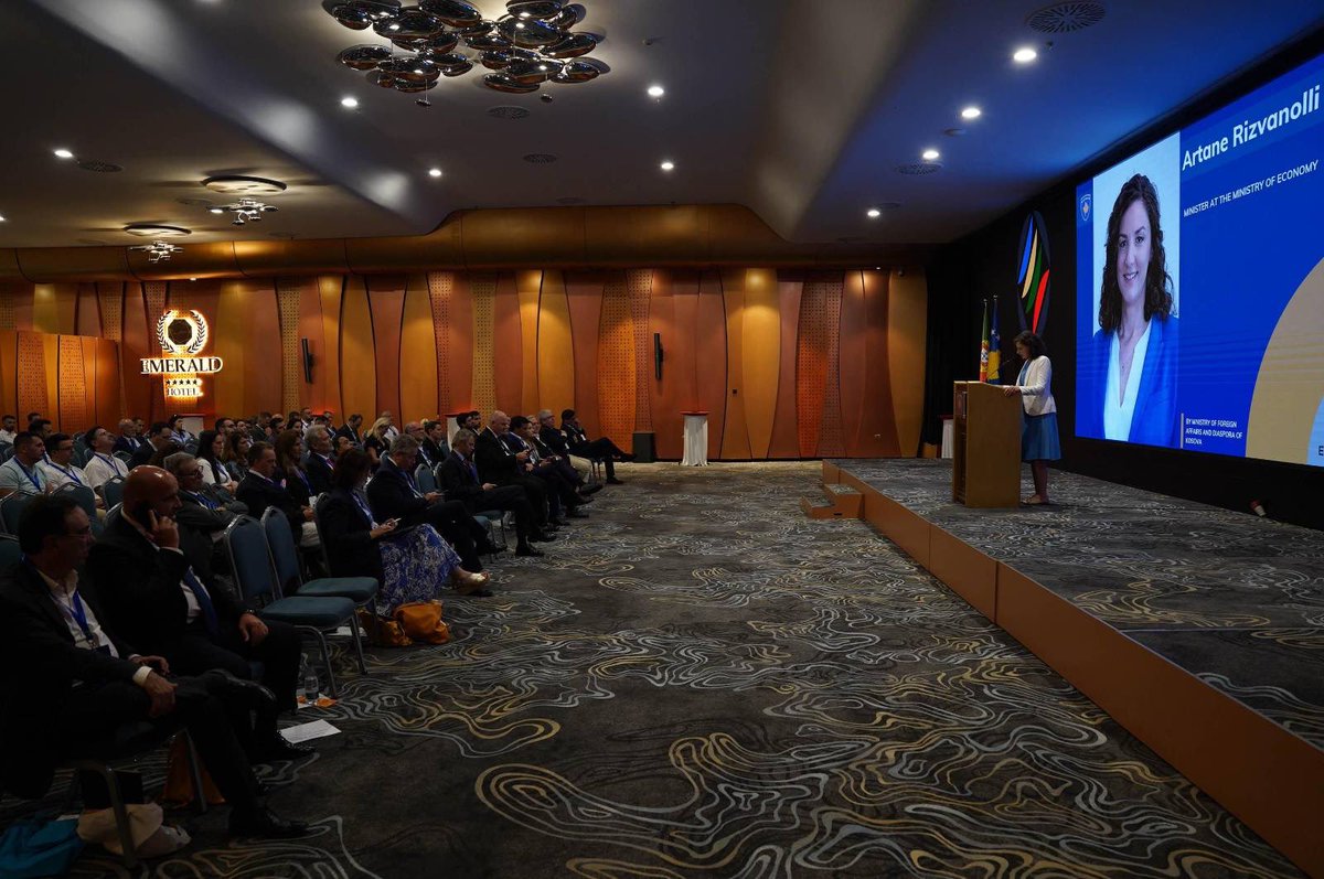 📍🇽🇰🤝🇵🇹 Economic Forum

Enjoyed talking to 40+ 🇵🇹 companies who are visiting 🇽🇰.

The Forum, a 1st for 🇵🇹companies in the region, is a testament of 🇽🇰's potential as a regional hub &amp; an important step in forging stronger economic cooeration to complement our excellent relations!