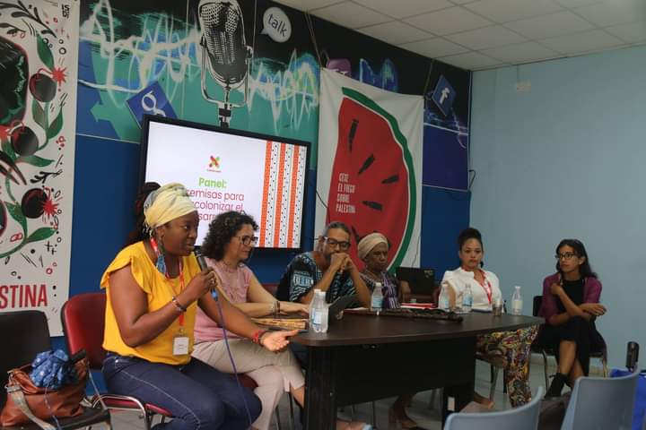 Comunica2015's tweet photo. El @geiacuba participa en Calei2copio: Feria de Experiencias con su programa académico de la Facultad de Comunicación @UdeLaHabana
@minalcuba
#AlimentariaPorCuba
#MinalXMásAlimentos
#FECOM #calei2copio https://t.co/ap5RRa7fp4