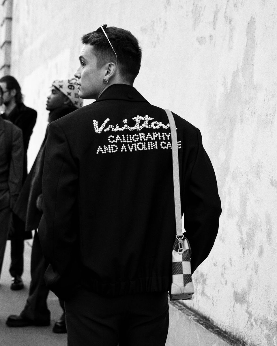 REIDersOfficial's tweet photo. . @tellemjaye at LV MEN SS25 | PARIS MEN’S FASHION WEEK
@louisvuitton
.
.
#pfw #streetsyle #fashionweek #parisfashionweek #menfashionweek #lv #lvmenss25 #jamesreid
©️ issamodemood https://t.co/jytWprBF1d