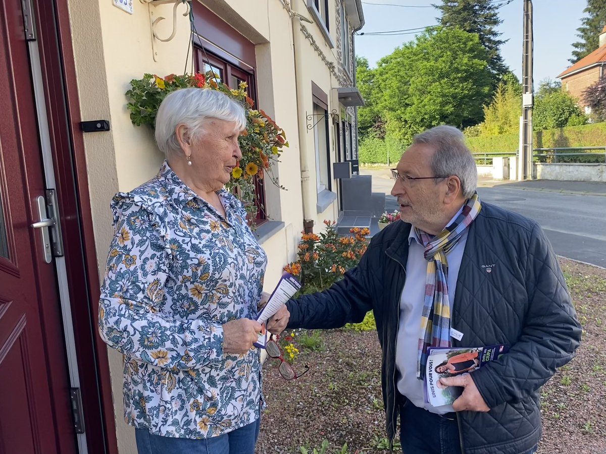 BernardBaudoux's tweet photo. La candidature de rassemblement pour le territoire que nous portons avec Betty Ciupa reçoit un excellent accueil lors de nos différents porte-à-porte. Merci à tous, notre énergie, c’est vous ! #circo5912 #legislatives https://t.co/iMBY0tUacz