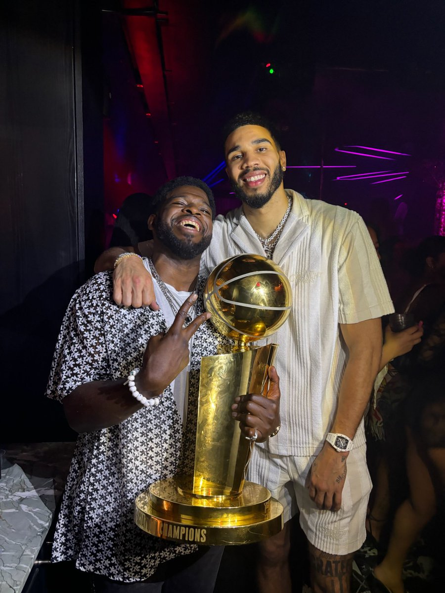 PKSubban1's tweet image. 5X All Star…Now a Champion at 26! ..you did your family, St Louis, the city of Boston…&amp;amp; Kobe Proud!🐍 he’s smiling for sure!

Just getting started champ! 🏆 1st of many!

#mambamentality #mambaforever #tatumtime