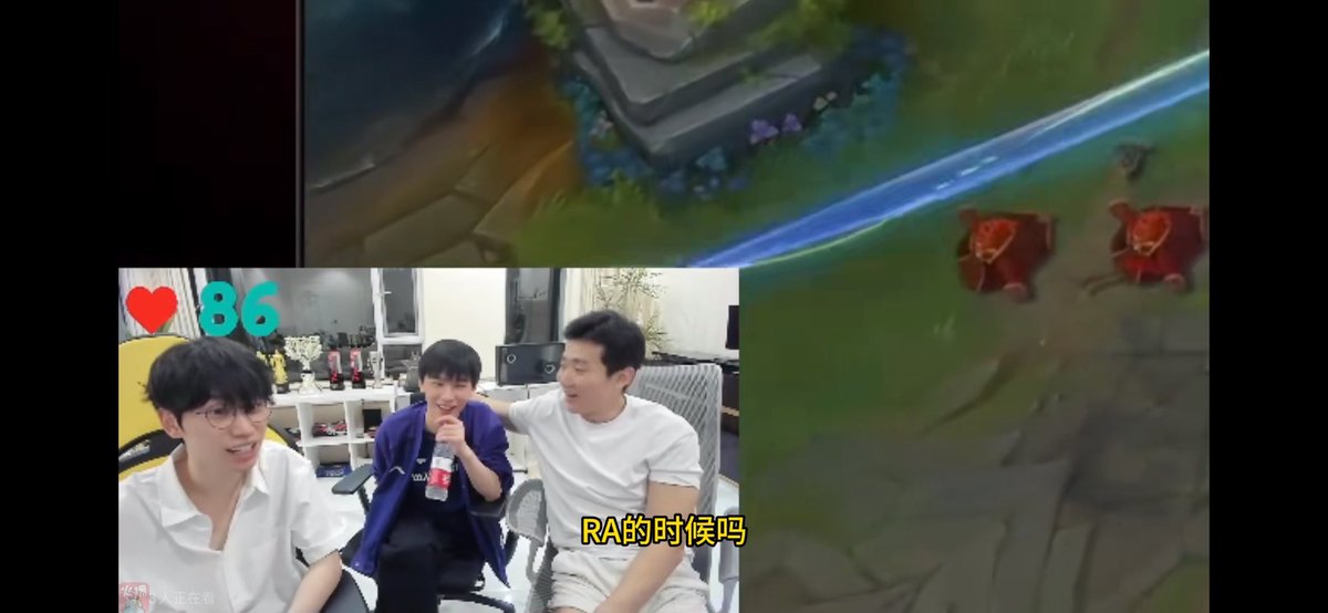 LoLContextChan's tweet photo. According to UP H4cker, there are only 10+ audience during the game between RA vs UP. The staff pretended to be the lucky audience on stage. https://t.co/ZgXTakaId8