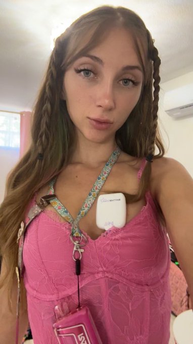 I wear my heart on my sleeve 💗 https://t.co/T2RYnKx71V<a href="/tag/macymeadows"class="tags"><span>#macymeadows</span></a>