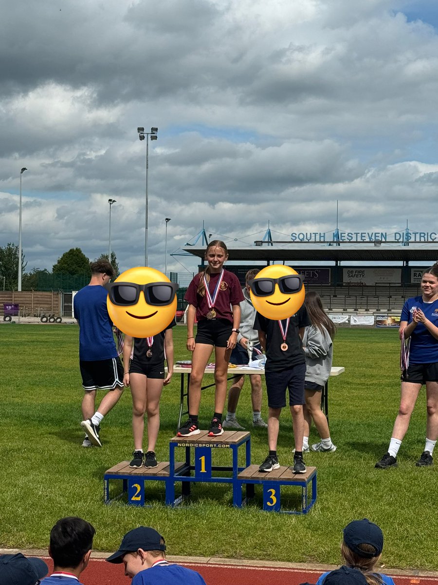 1st in the 800m girls with an unbelievable finish and 3rd girls relay!🥇