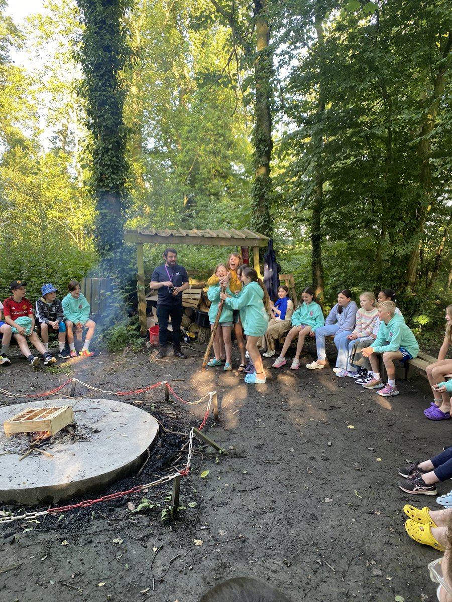DcpsFrench's tweet photo. Singing around the campfire 🔥 
#DeanCloseAdventure #DeanCloseTrips #DeanCloseFrench #DeanClosePrep https://t.co/k7mhtXtWjY