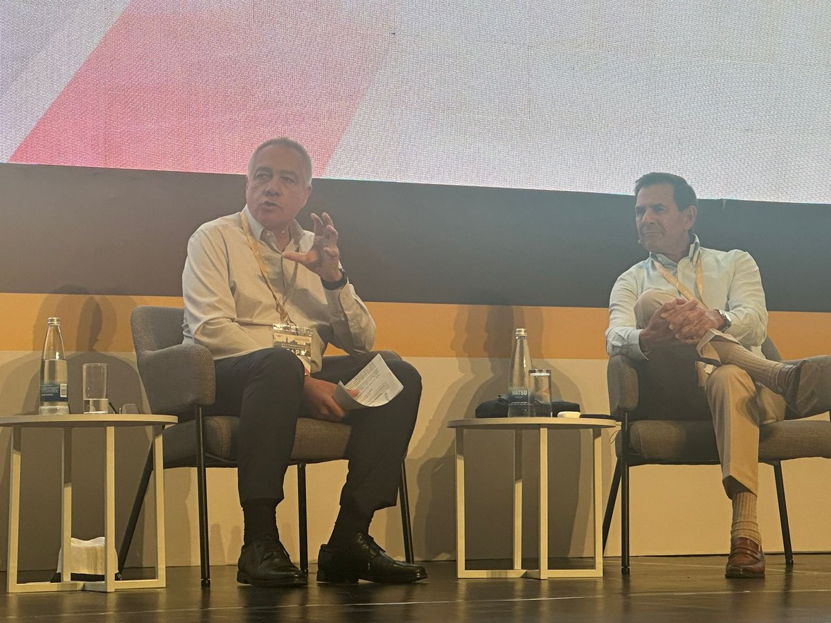 ConsorciZF's tweet photo. Nuestro delegado especial del Estado @pere_navarro y el fundador de @SerenadelMar (Colombia), Daniel Haime, analizan los retos que deben afrontar las ciudades del futuro en el VII #CongresoCEAPI @CEAPIconsejo en Cartagena de Indias https://t.co/9b9LEQ4XZB