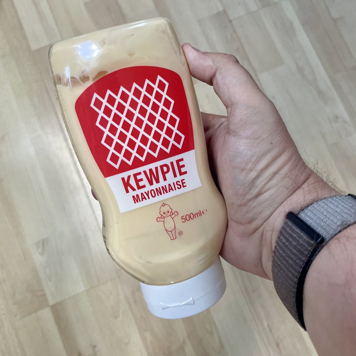 イギリス🇬🇧のキューピーマヨネーズ。ハインツケチャップすぎるで、おい