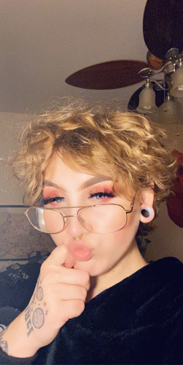 there's this $80 class i want to take so who's paying for it?
#finD • findom • goddess • paypig • finsub • pay me
Hide