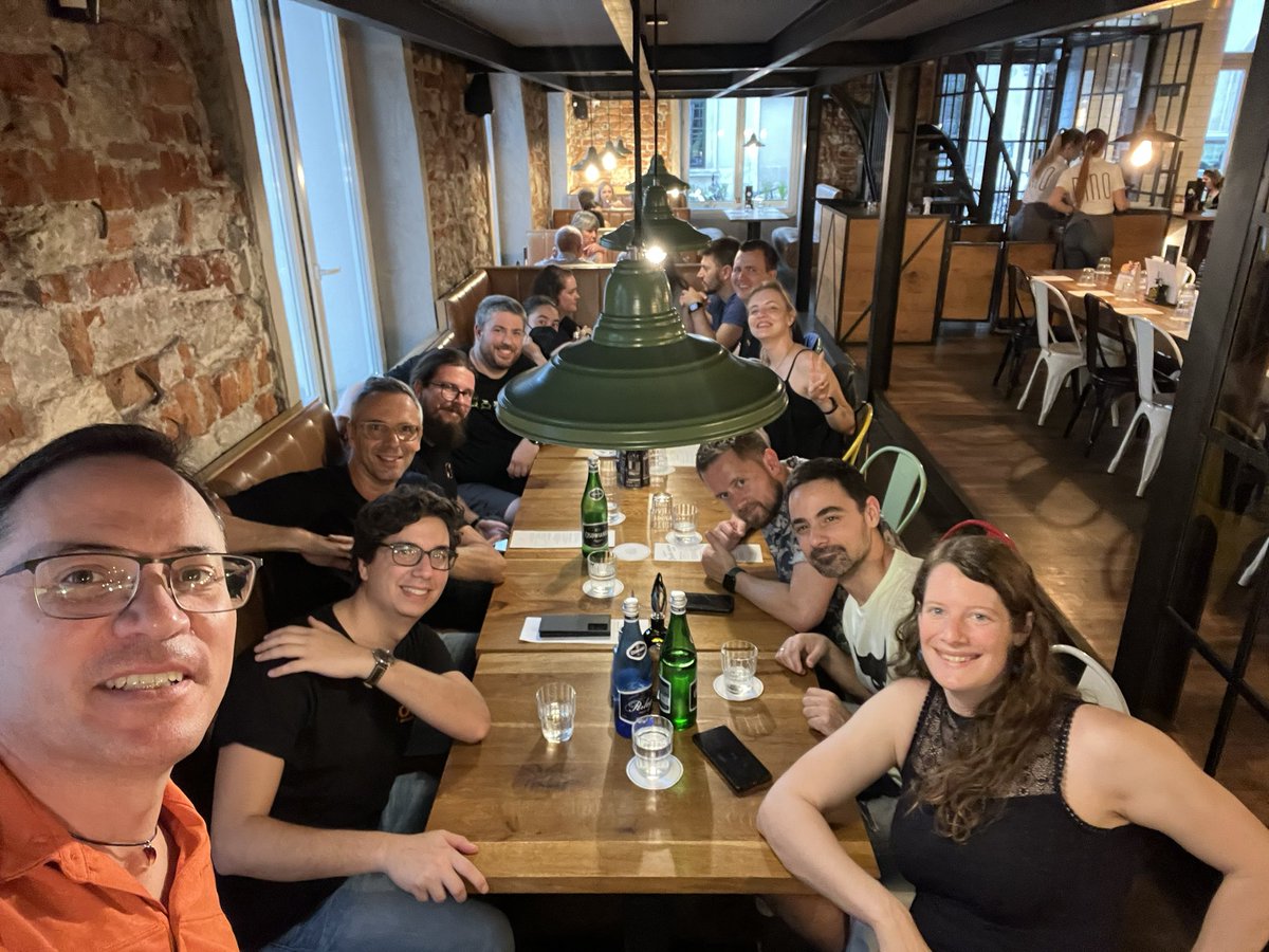 aalmiray's tweet image. #DevoxxPL dinner. Also in the pic is @xstefank @LoMagnette @Anita_Przybyl