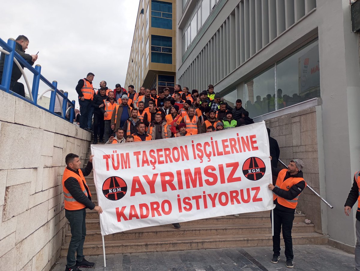 TaşeronunBayramı Kadro
Bayram günü bile calismak zorunda bırakılıyor taşeron işçiler 
<a href="/RTErdogan/">Recep Tayyip Erdoğan</a> 
<a href="/_cevdetyilmaz/">Cevdet Yılmaz</a> 
<a href="/isikhanvedat/">Prof. Dr. Vedat Işıkhan</a> 
<a href="/a_uraloglu/">Abdulkadir URALOĞLU</a> 
<a href="/memetsimsek/">Mehmet Simsek</a> 
<a href="/herkesicinCHP/">CHP 🇹🇷</a> 
<a href="/MHP_Bilgi/">MHP</a>