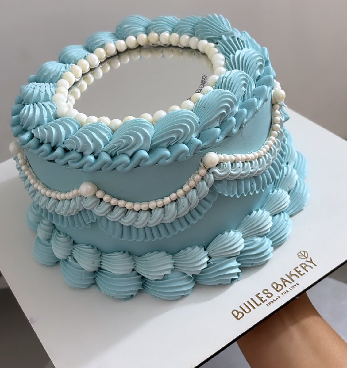 builesbakery's tweet image. Si ustedes supieran lo divertido que es hacer tortas lindas todo el día 😋